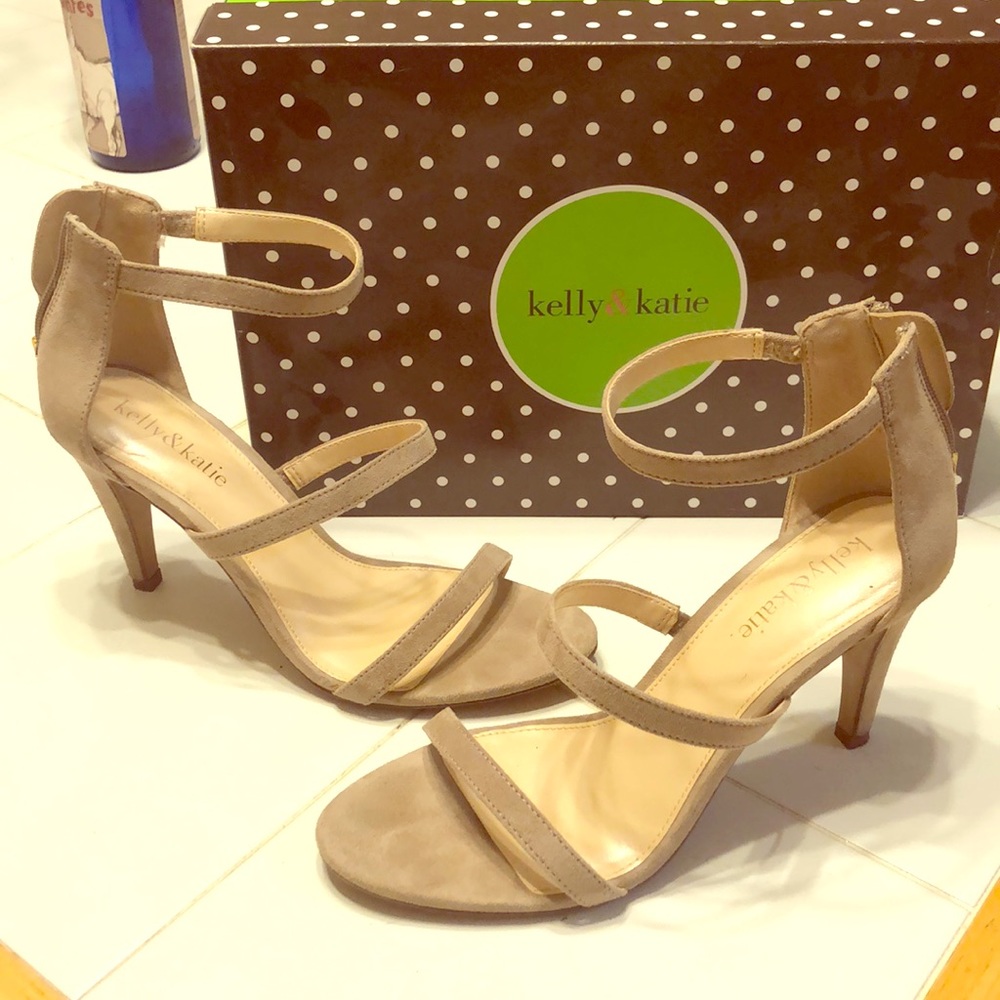 Size 7, Nude heel by Kelly & Katie